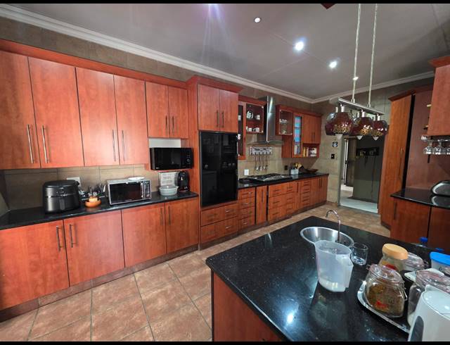 4 BEDROOM HOUSE FOR SALE IN SASOLBURG EXT 4